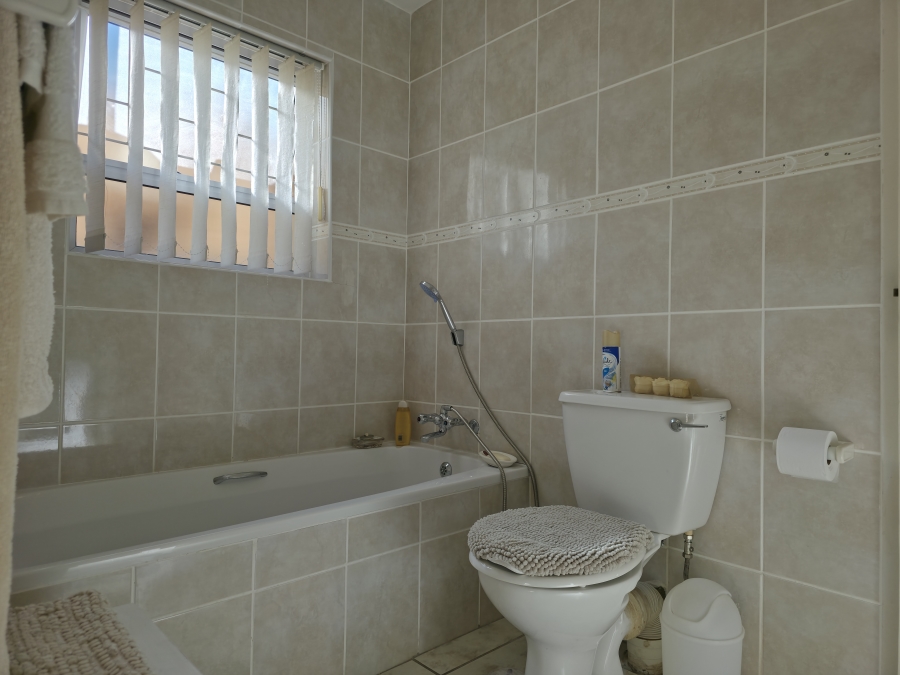7 Bedroom Property for Sale in Wavecrest Eastern Cape